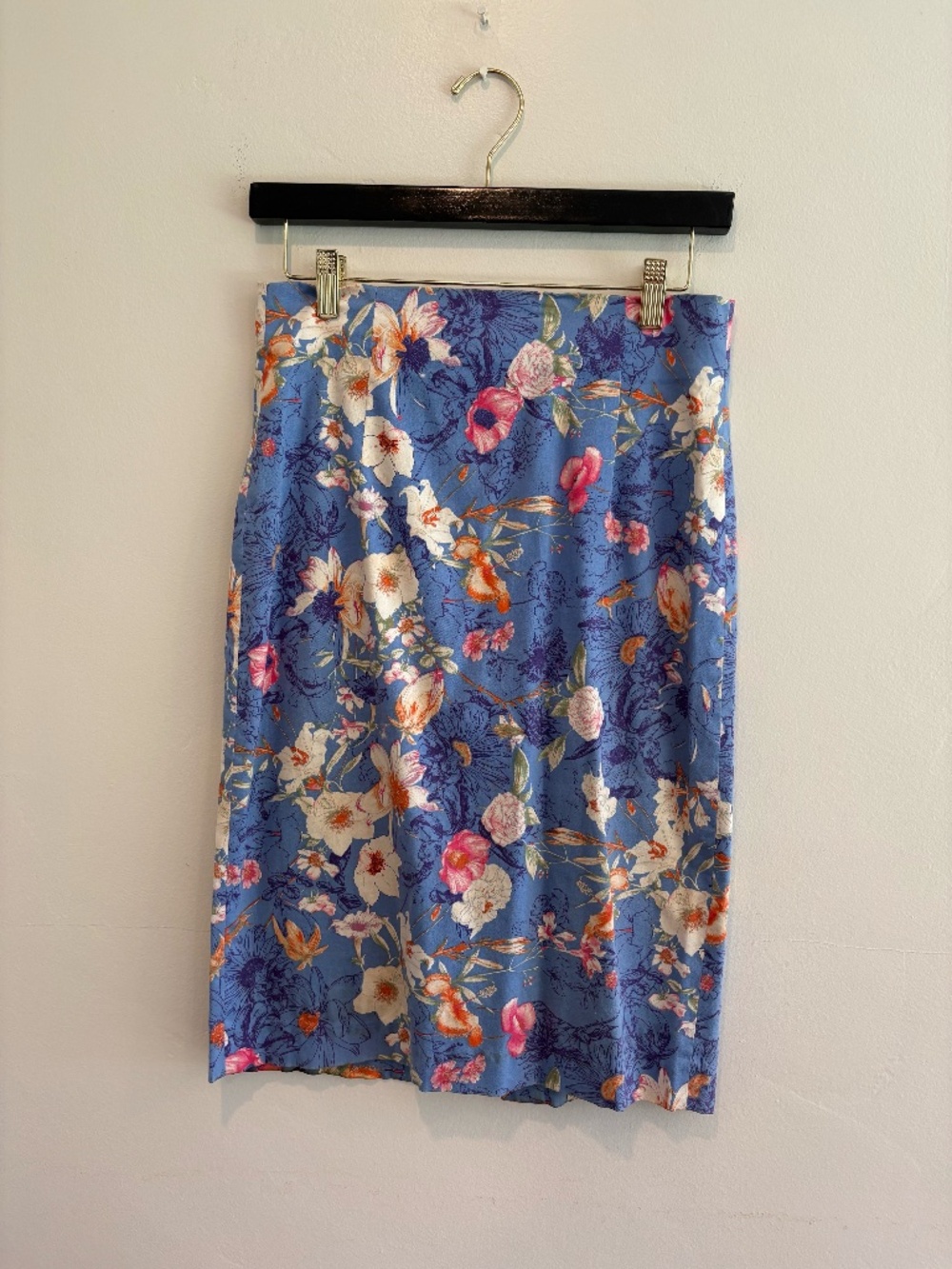 Zara/S/straight fitted skirt with back slit and side zipper